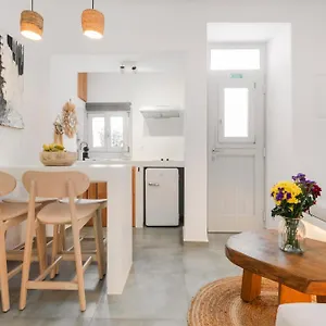 https://august-studio.hotels-in-mykonosisland.net