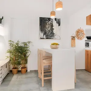 https://august-studio.hotels-in-mykonosisland.net