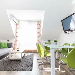 Karmeliter Flat | Contactless Check-in Apartmán